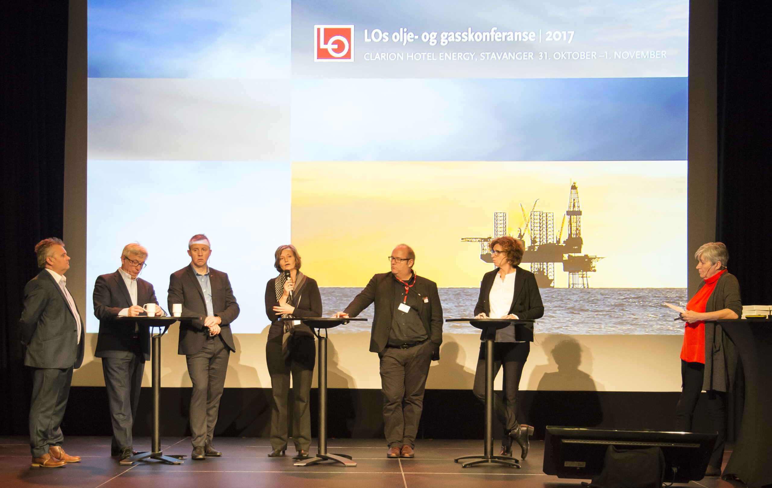 Direktør i Ptil, Anne Myhrvold (midten), deltok i HMS-debatt med partene på LOs olje- og gasskonferanse. Foto: Atle Espen Helgesen