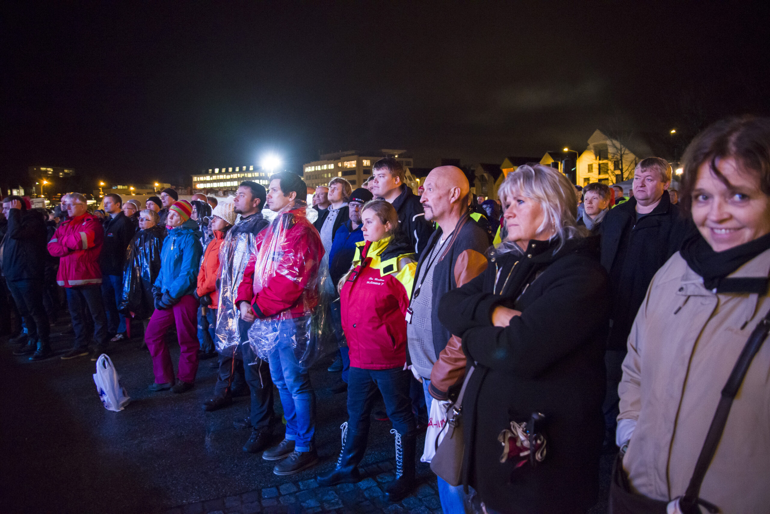 Mye folk samlet utenfor Oljemuseet. Foto: Atle Espen Helgesen