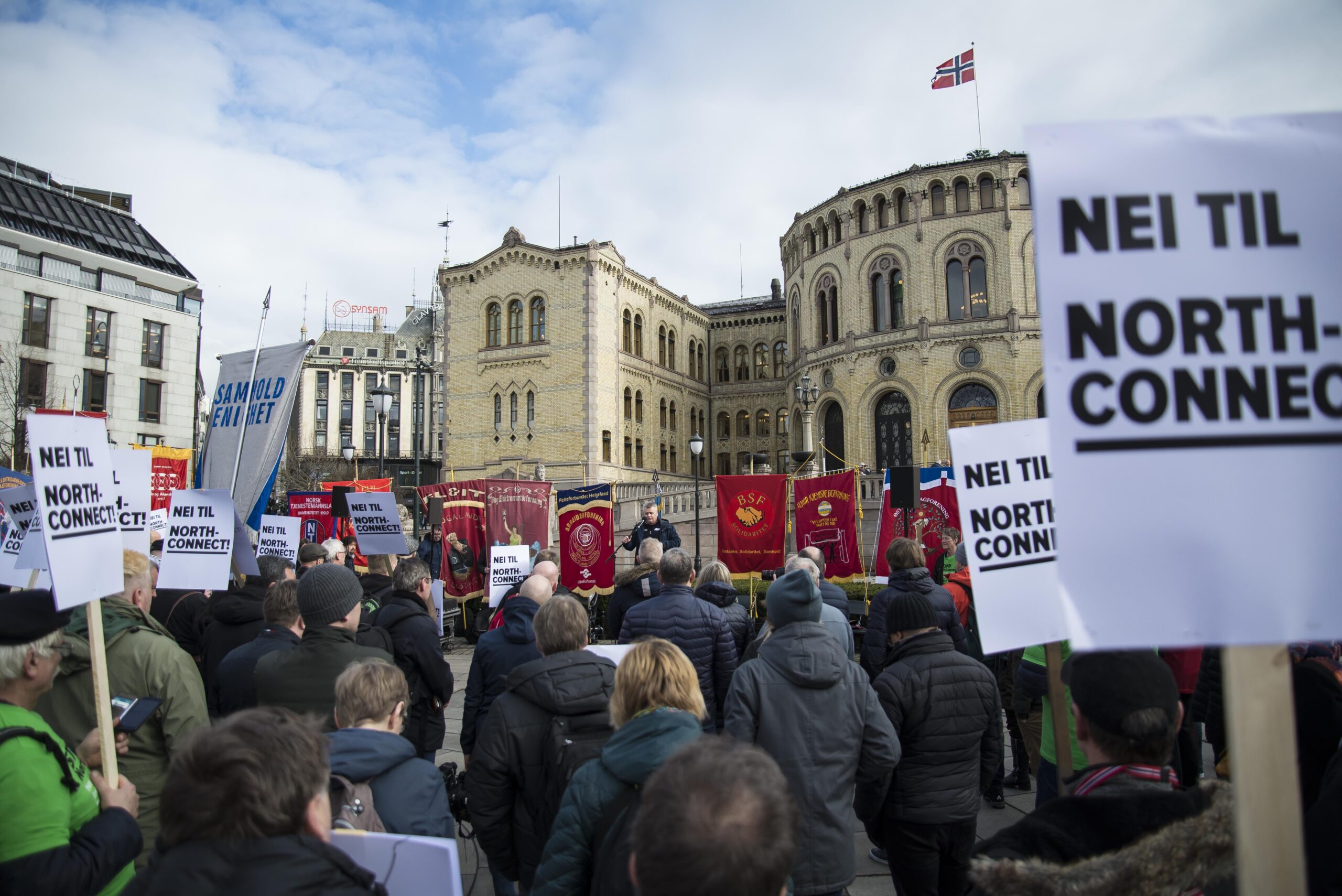 Stort engasjement under markeringen mot NorthConnect utenfor Stortinget i dag. Foto: Atle Espen Helgesen