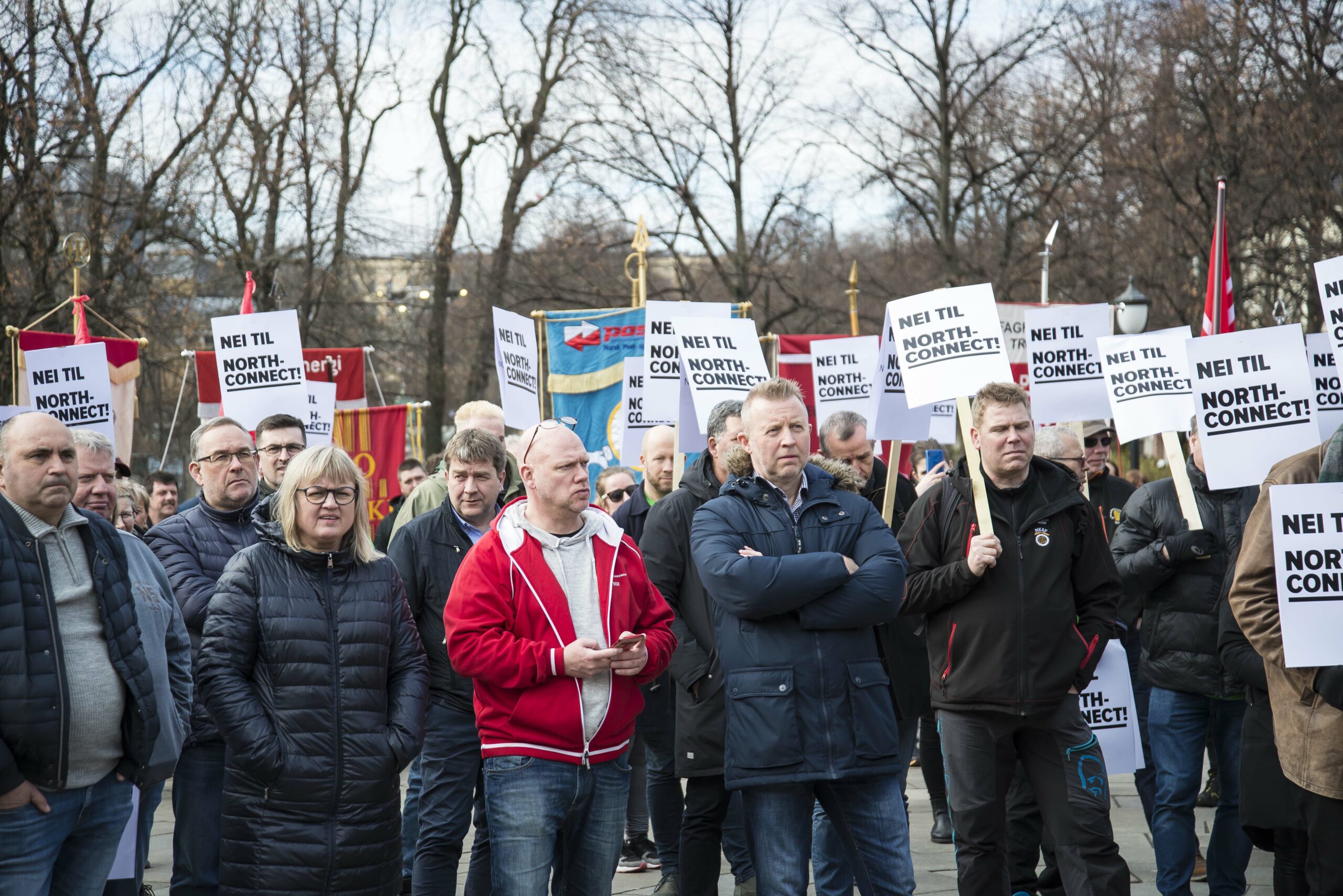 Forbundsleder Frode Alfheim (med armene i kryss) forventer at politikerne holder sine løfter. Foto: Atle Espen Helgesen