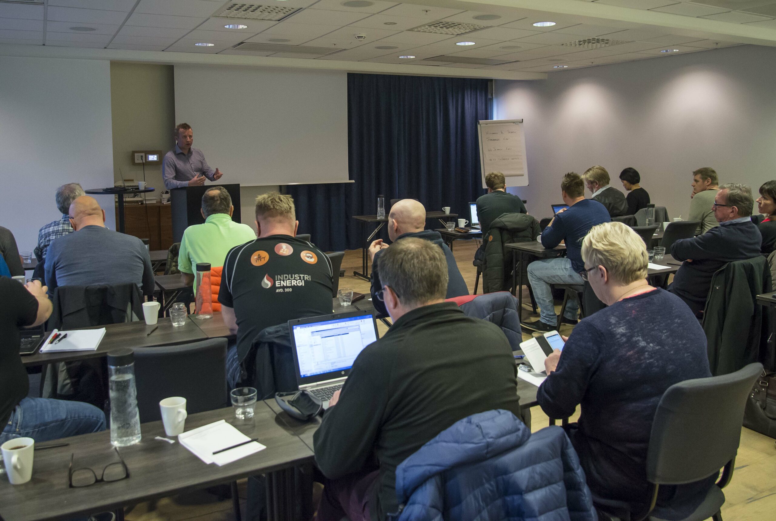 Drøyt 30 tillitsvalgte og verneombud møtte på samrådsmøtet om norsk sokkel i Stavanger.
