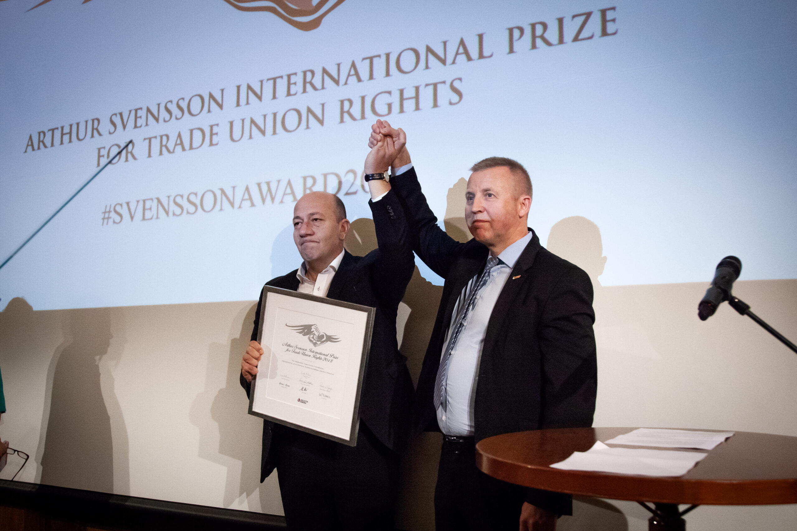 Irakli Petriashvili (ITUC), who in 2018 received the prize on behalf of union leaders from Kazakhstan suffering a travel ban, and chairman of the Prize Committee and president of Industri Energi Frode Alfheim.