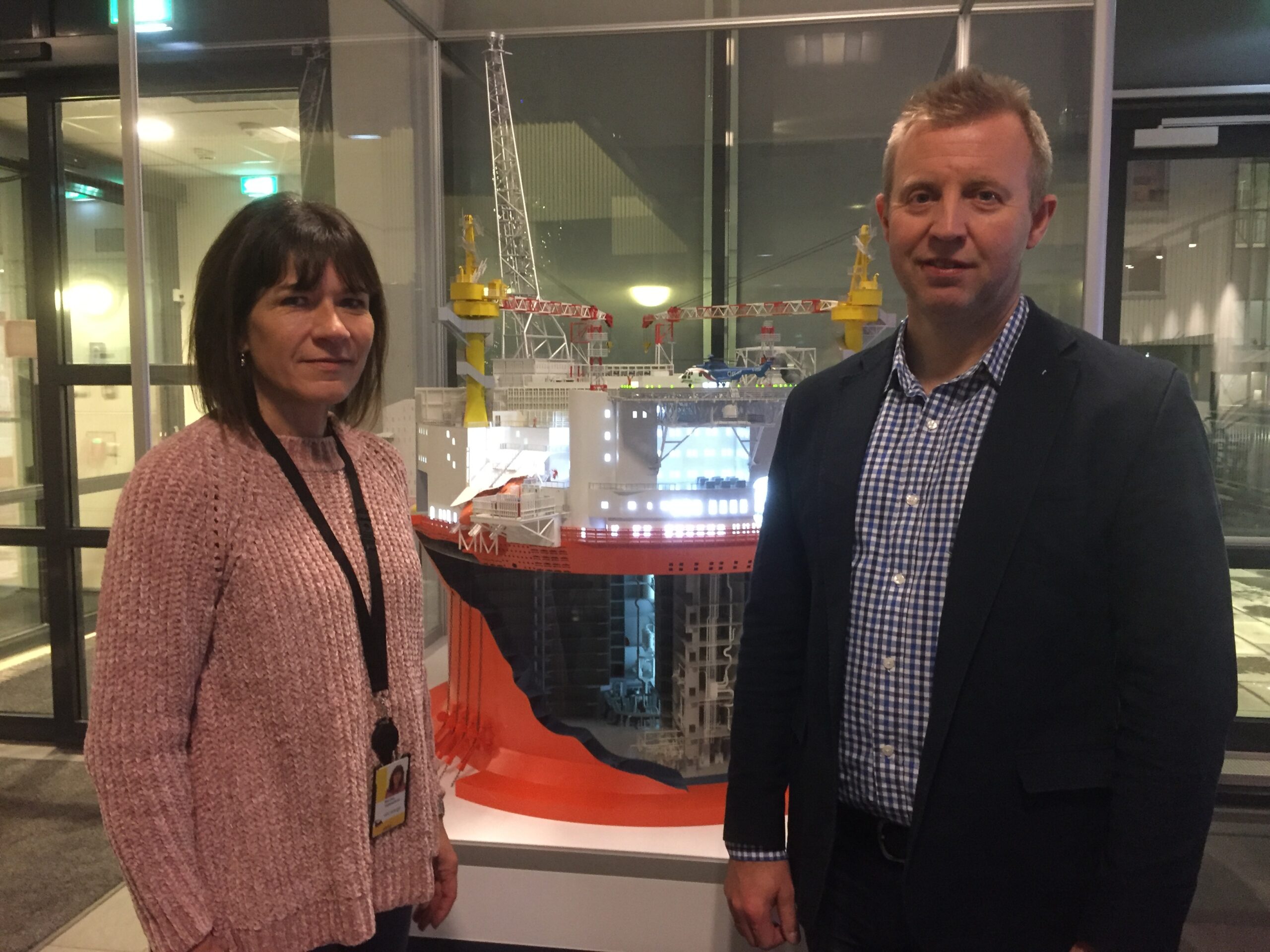 Forbundsleder Frode Alfheim i Industri Energi møtte hovedverneombud og klubbleder Industri Energi i Eni Norge Martha Skjæveland og de andre Goliat-ansatte i Hammerfest onsdag.