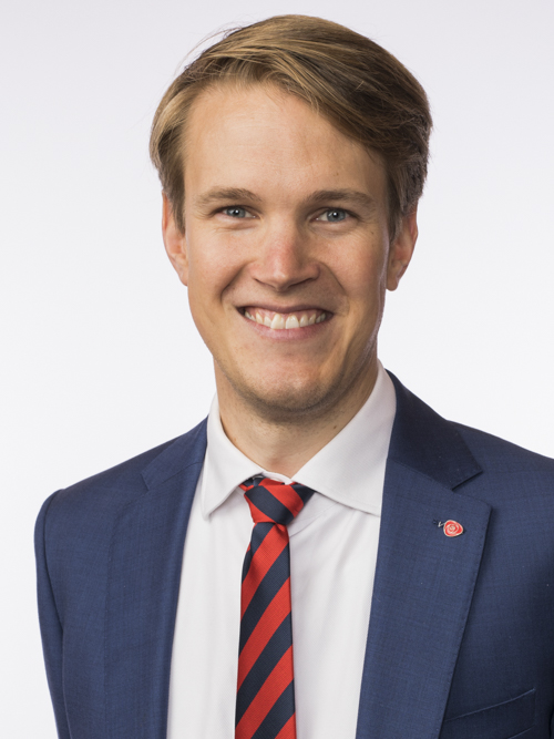 Stortingsrepresentant Torstein Tvedt Solberg (Ap) vil ha framdrift i saken om flerbruksfartøy.