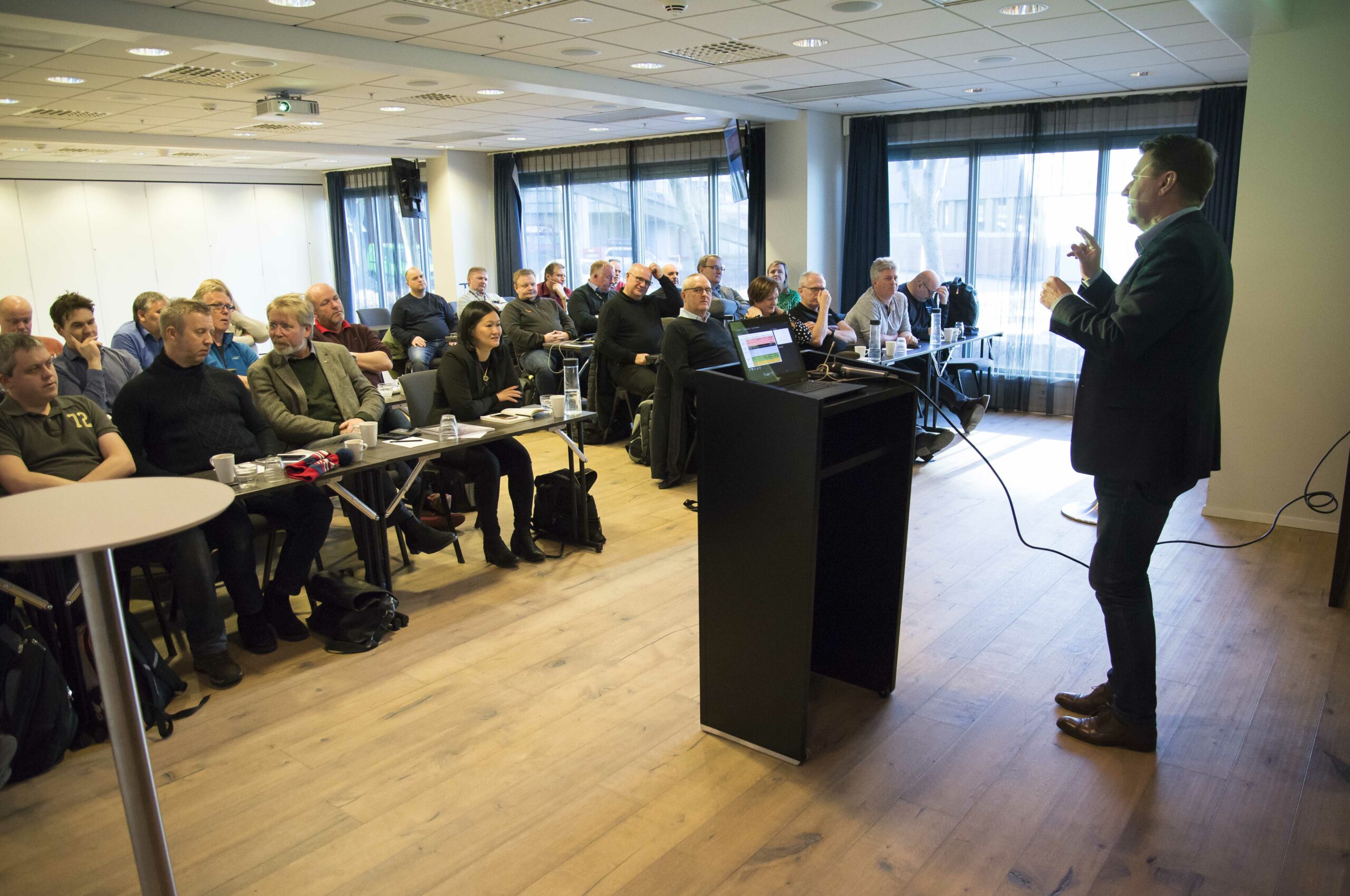 Drøyt 30 tillitsvalgte møttes til samråd om norsk sokkel i Stavanger.