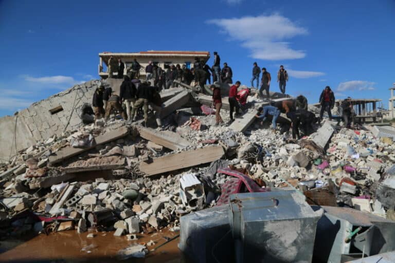 Bevilger 100.000 kroner til nødhjelpsarbeid etter jordskjelvkatastrofen