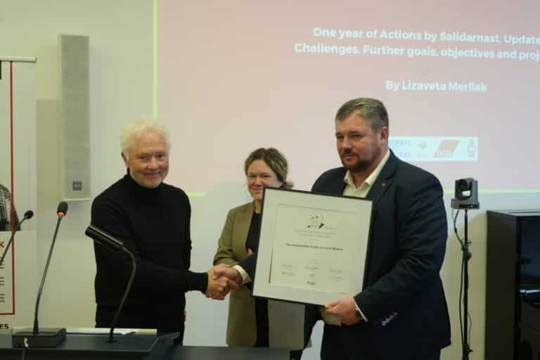 Forfulgt belarusisk fagbevegelse fikk endelig Arthur Svensson-diplomet